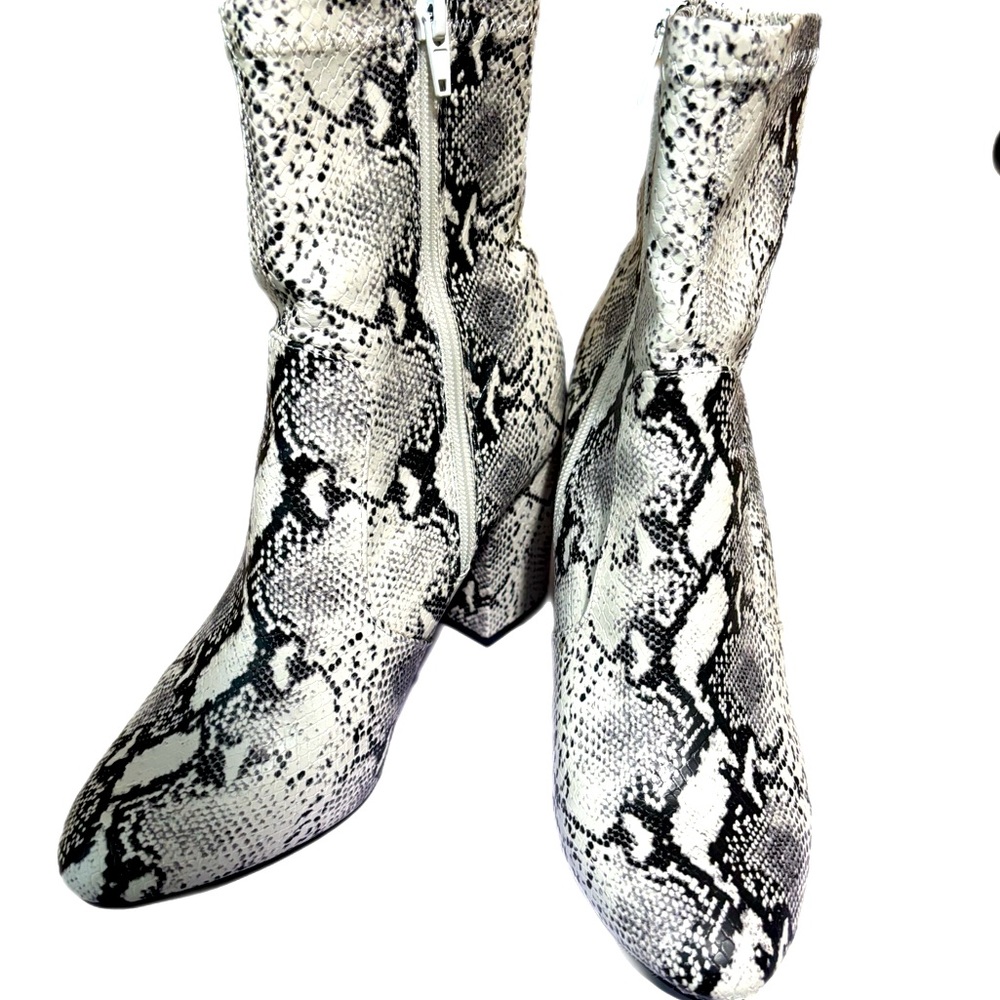 Women’s Snakeskin print Boots